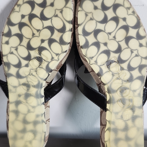 Coach Serenity Floral Charms Bling Patent Leather Flipflops Sandals Sz 7M NWOB - Picture 6 of 8